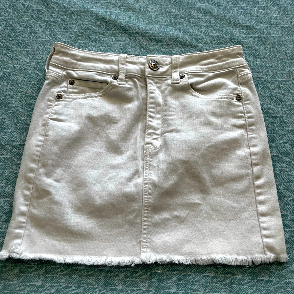 Size 4 stretch white denim skirt